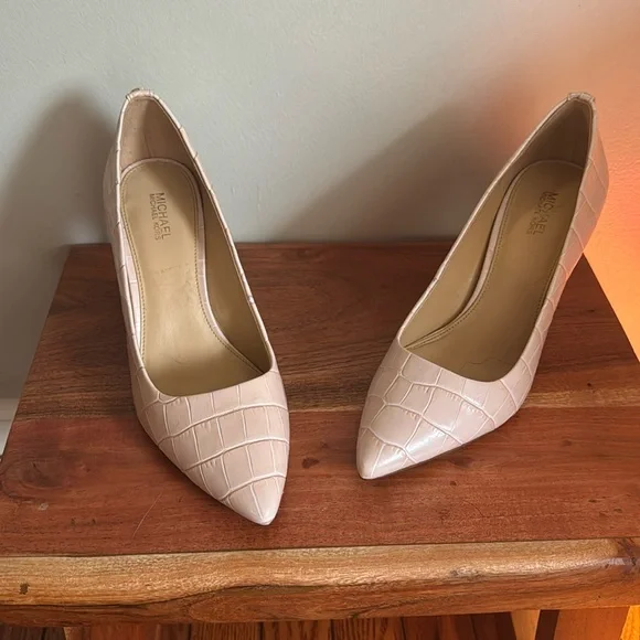 Mk shoes size 7 M - Picture 1 of 8